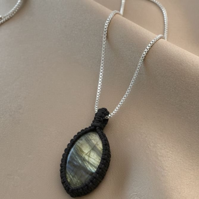 Labradorite Macrame Pendant