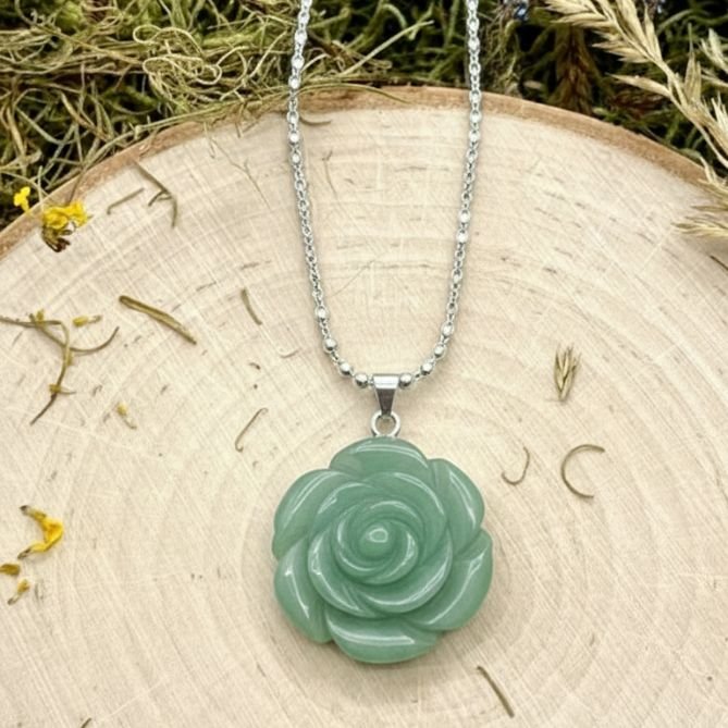 Green Aventurine Pendant with metalic chain